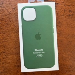 NWT Apple iPhone 13 Silicone Case with MagSafe in color Clover